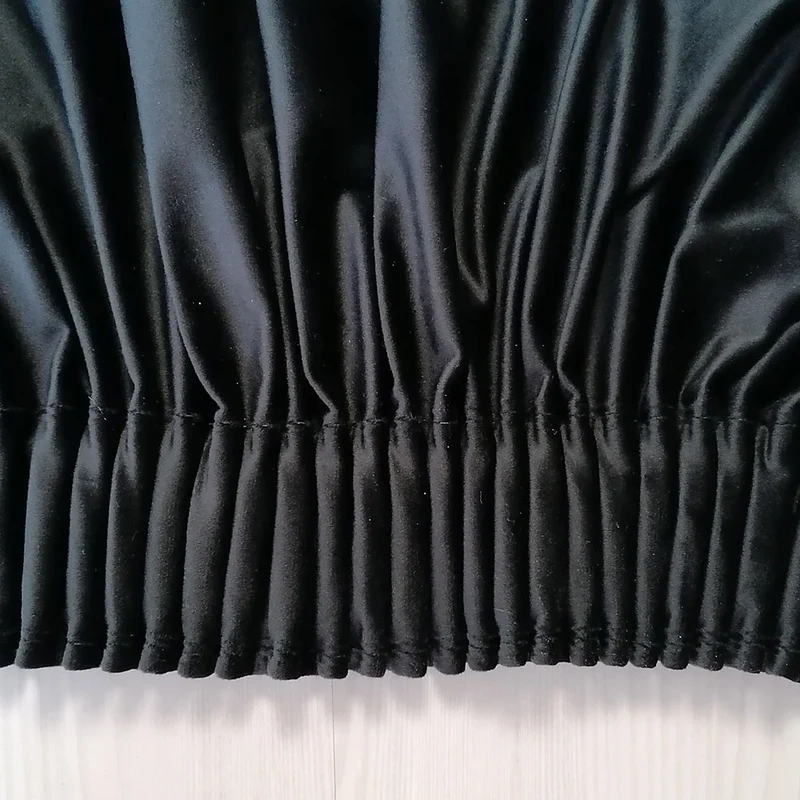 Samt Vorhang 70% halbdeckend Schwarz – mit Kräuselband (1 Stück)
