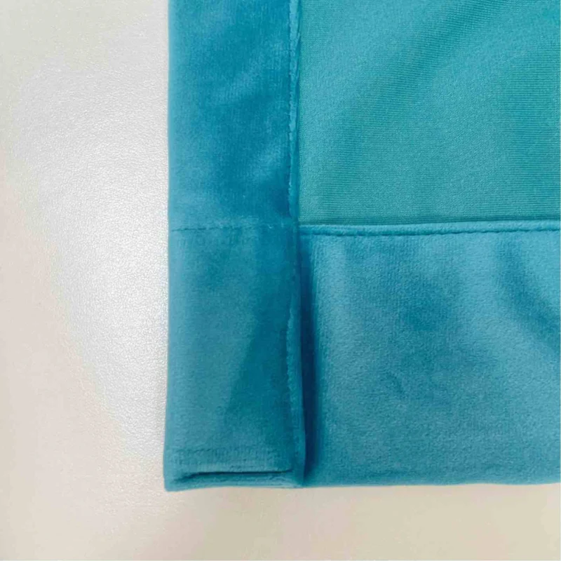 Samt Vorhang 70% halbdeckend Blau – mit Kräuselband (1 Stück)
