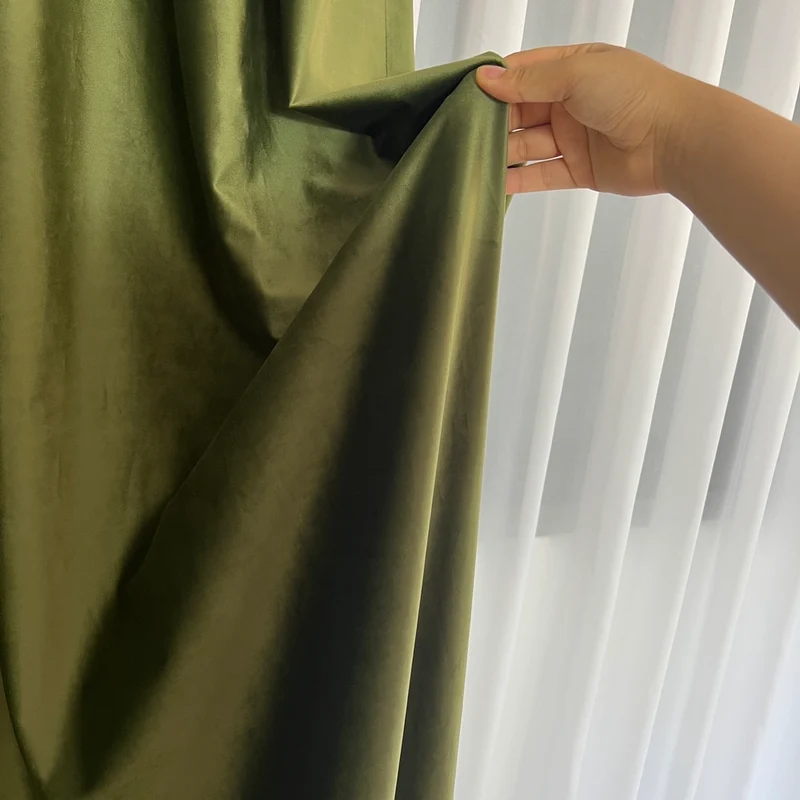 Samt Vorhang 70% halbdeckend Khaki – mit Kräuselband (1 Stück)