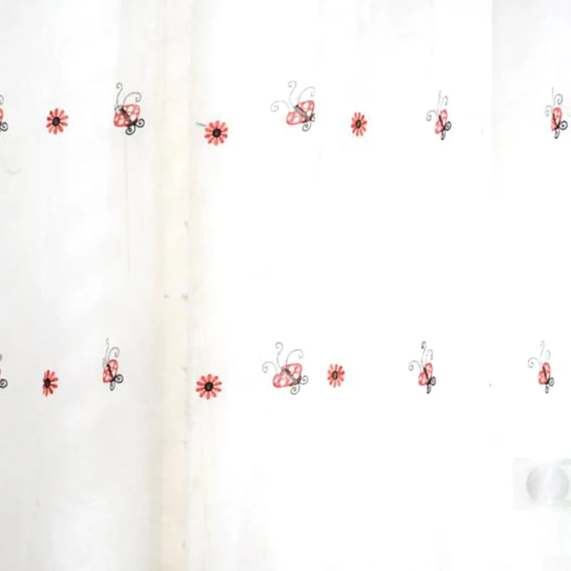 Küchenvorhang mit gesticktem Muster Rot/Weiß - mit Gardinenband (1 Stück)