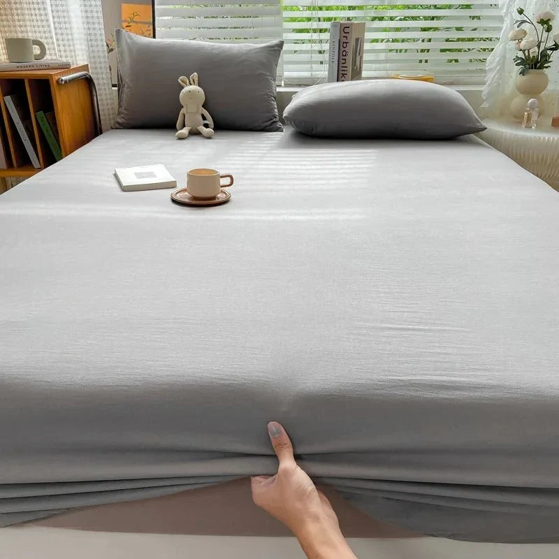 Hochwertiges Spannbettlaken aus Baumwolle mit Gummiband – erhältlich in den Größen Einzel-, Doppel-, Kingsize- und Queensize.
