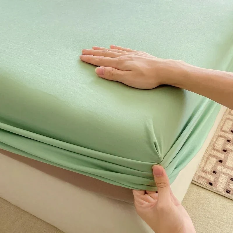 Hochwertiges Spannbettlaken aus Baumwolle mit Gummiband – erhältlich in den Größen Einzel-, Doppel-, Kingsize- und Queensize.