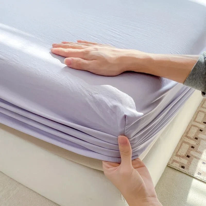 Hochwertiges Spannbettlaken aus Baumwolle mit Gummiband – erhältlich in den Größen Einzel-, Doppel-, Kingsize- und Queensize.
