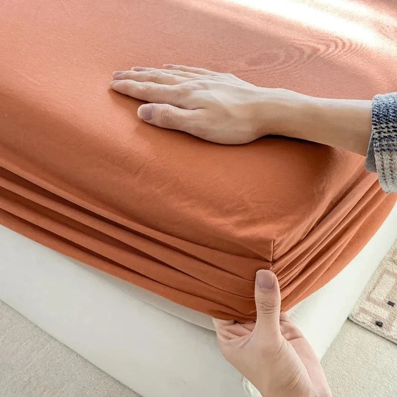 Hochwertiges Spannbettlaken aus Baumwolle mit Gummiband – erhältlich in den Größen Einzel-, Doppel-, Kingsize- und Queensize.