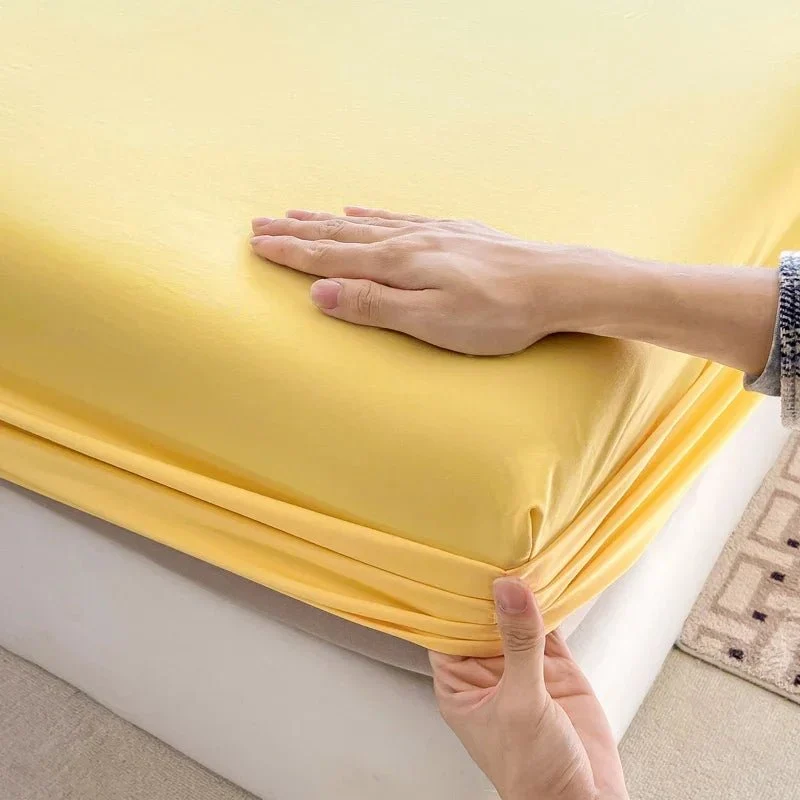 Hochwertiges Spannbettlaken aus Baumwolle mit Gummiband – erhältlich in den Größen Einzel-, Doppel-, Kingsize- und Queensize.