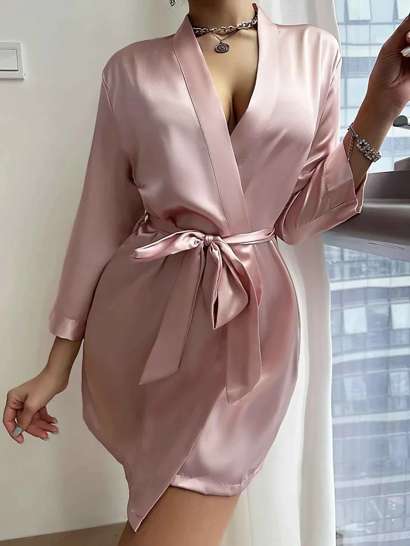 Eleganter Satin-Nachtmantel für Damen – Luxuriöses, langärmeliges Nachthemd mit V-Ausschnitt und Gürtel
