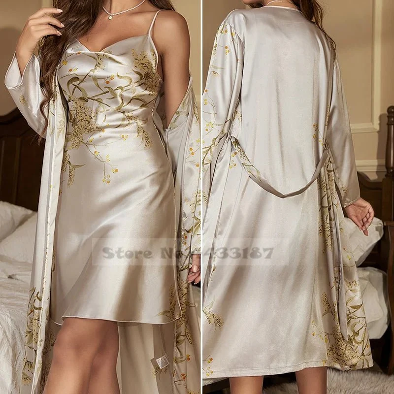 Attraktives Satin-Bademantel-Set für Damen mit Kirschblumenmuster