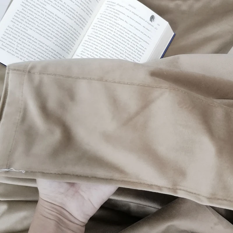 Verdunkelungsvorhang aus Samt 80 % Beige – mit Kräuselband (1 Stück)