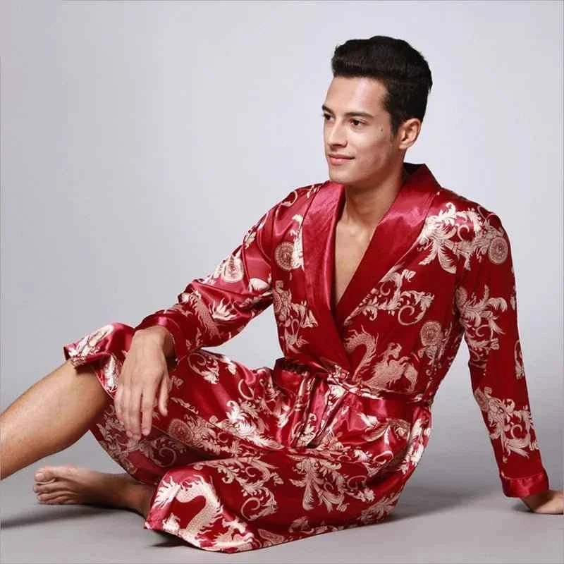 Kimono-Bademantel aus Seidensatin für Herren mit goldenem Drachenmotiv, knielang