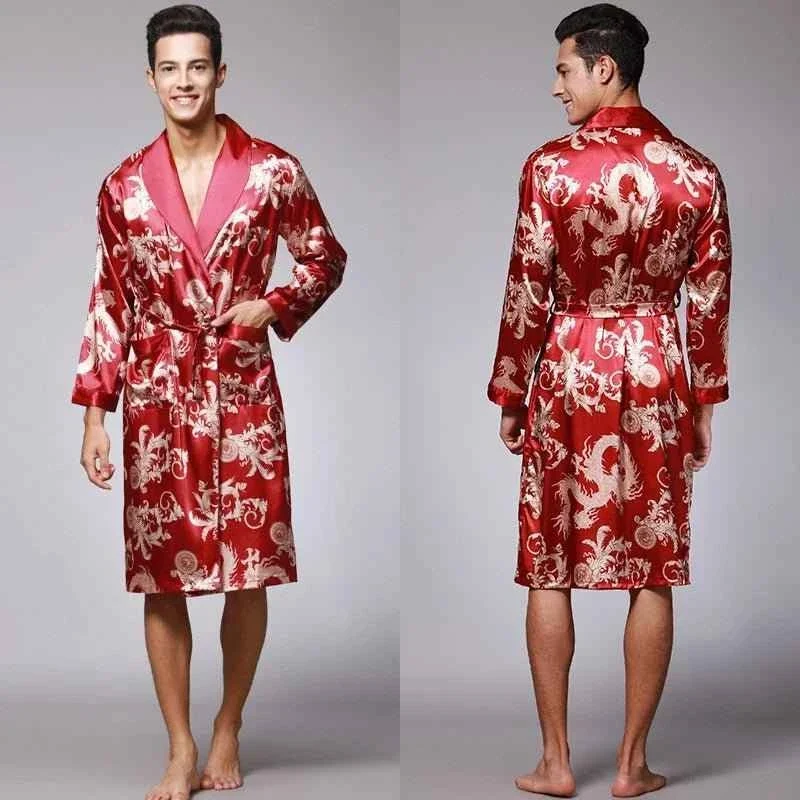 Kimono-Bademantel aus Seidensatin für Herren mit goldenem Drachenmotiv, knielang