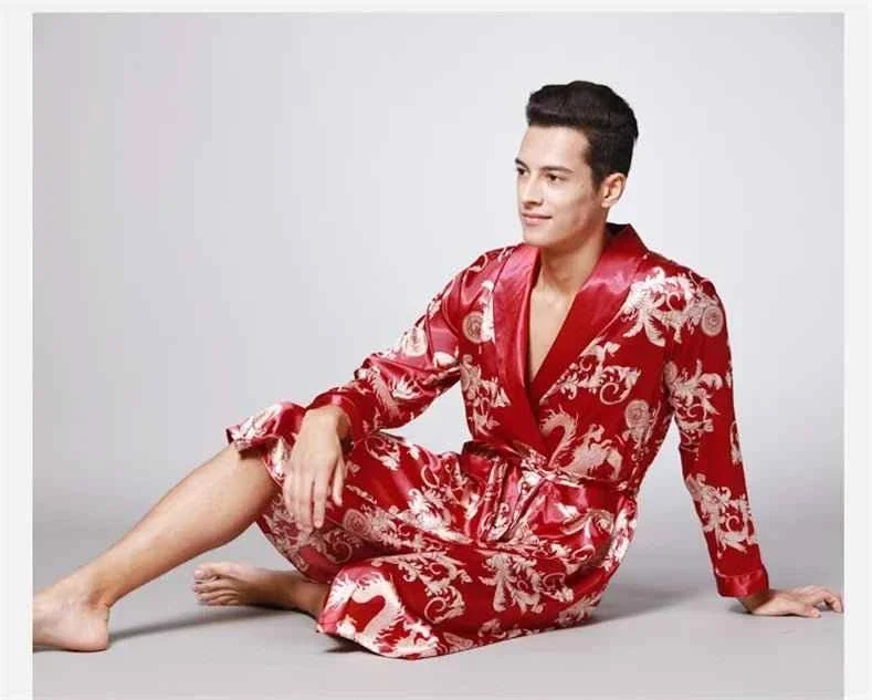 Kimono-Bademantel aus Seidensatin für Herren mit goldenem Drachenmotiv, knielang