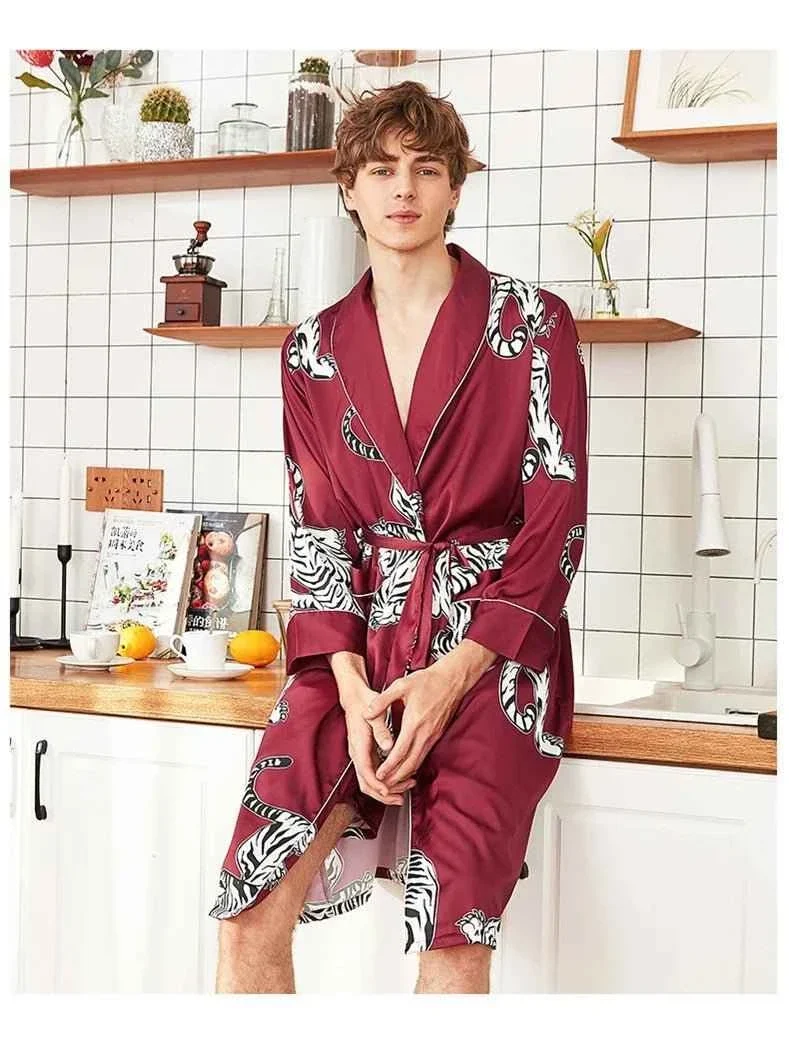 Kimono-Bademantel aus Seidensatin für Herren mit goldenem Drachenmotiv, knielang