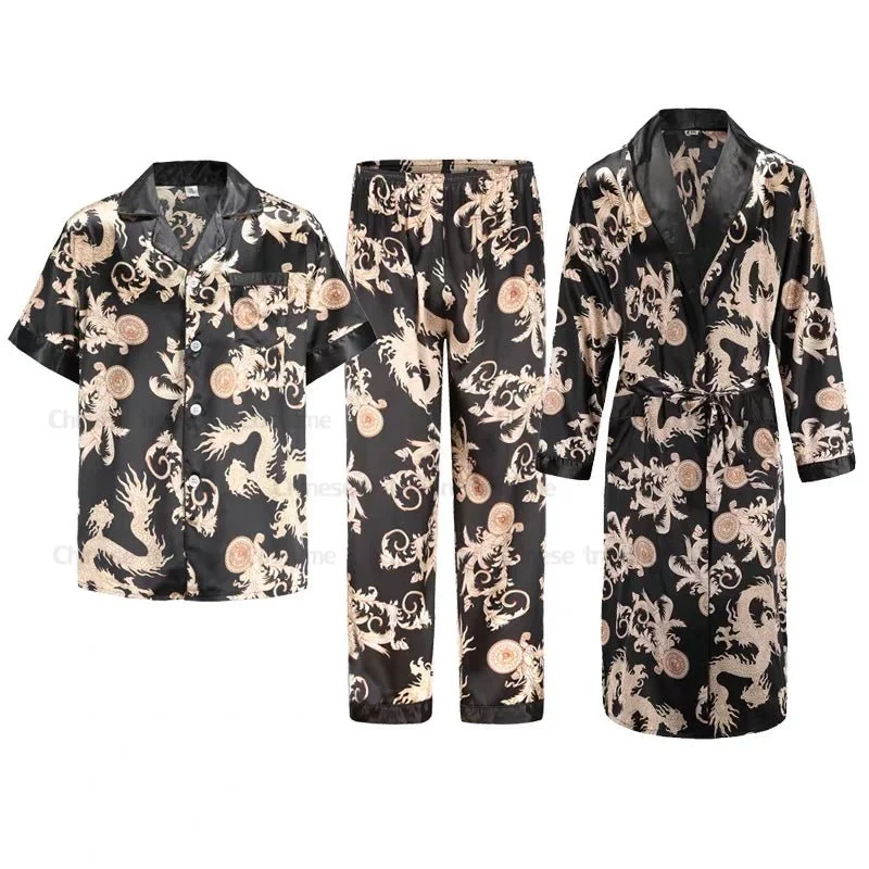 Herren-Pyjama-Set aus Satin: Langarmhemd und Hose aus Eisseide, Bademantel mit Tasche