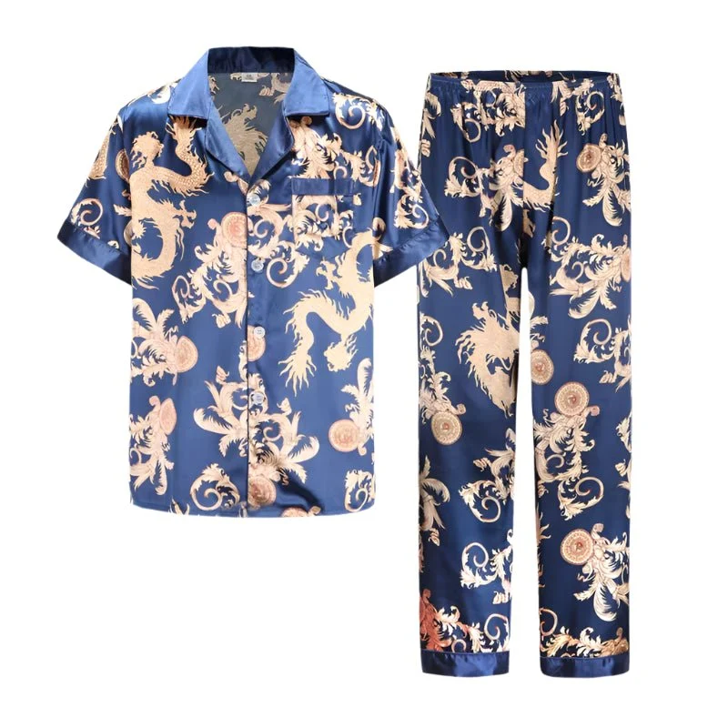 Herren-Pyjama-Set aus Satin: Langarmhemd und Hose aus Eisseide, Bademantel mit Tasche