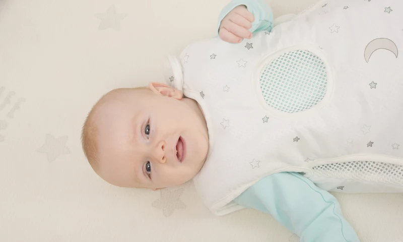 Komplettbettset "safe asleep®" – 70 x 140 cm "Sternenzauber", inkl. Matratze, Nest & Babyschlafsack