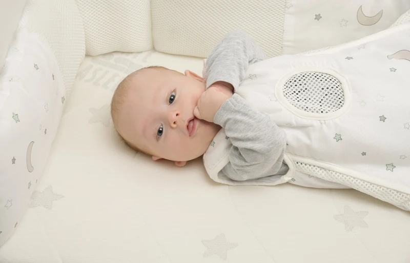 Komplettbettset "safe asleep®" – 70 x 140 cm "Sternenzauber", inkl. Matratze, Nest & Babyschlafsack