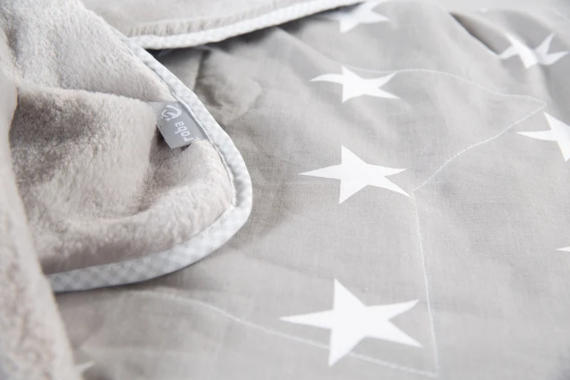Babydecke "Little Stars" – 2-seitig: 1x super weich, warm & flauschig, 1x Baumwolle