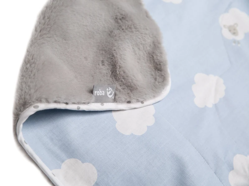 Babydecke "Kleine Wolke blau" – 2-seitig: 1x super weich, warm & flauschig, 1x Baumwolle