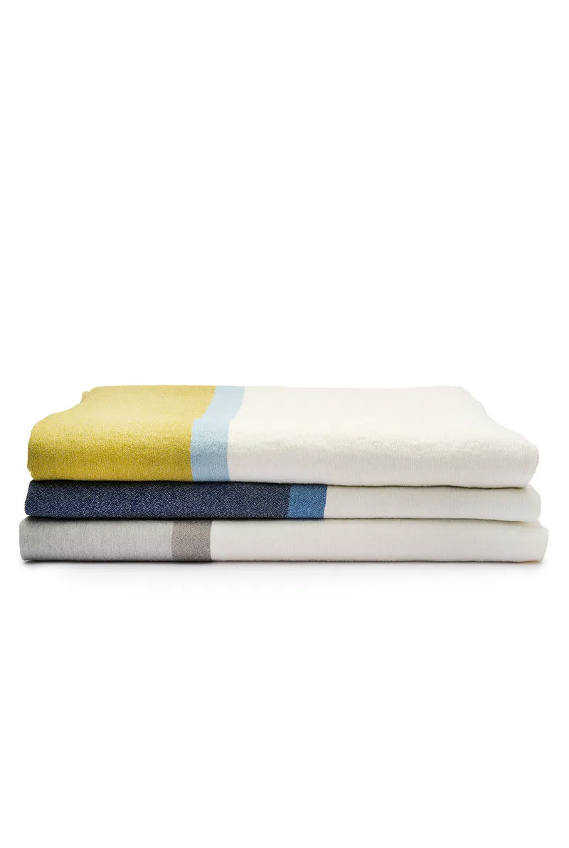 NESSO Bedspread in Light Grey