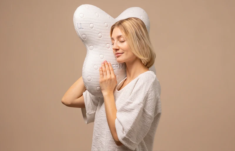 Seitenschläferkissen ACAMAR aus Visco Schaum, in ergonomischer Schmetterlingsform