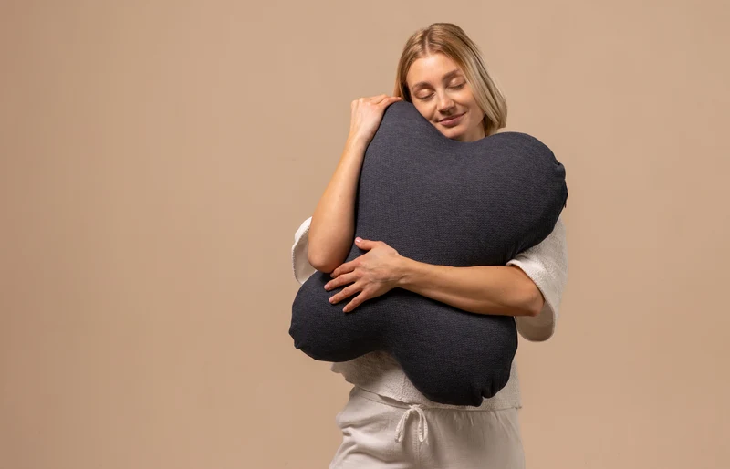 Seitenschläferkissen ACAMAR aus Visco Schaum, in ergonomischer Schmetterlingsform