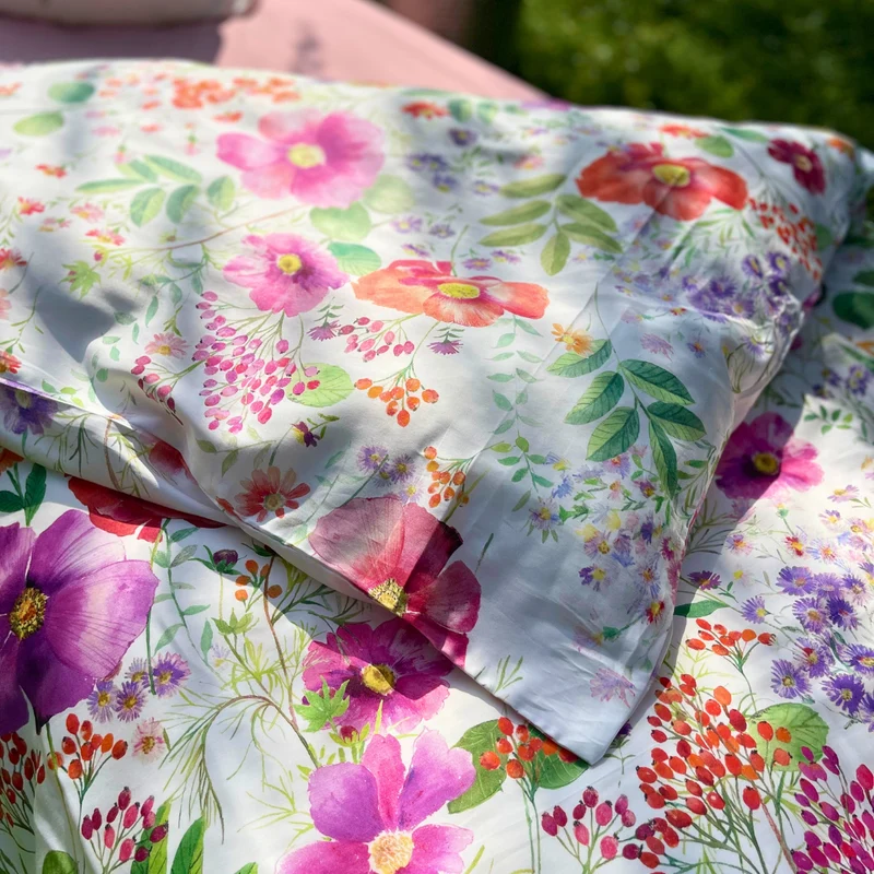 Mako-Satin Bettwäsche Sommerblume – florale Luxus-Bettwäsche aus feinster Baumwolle | Made in Germany