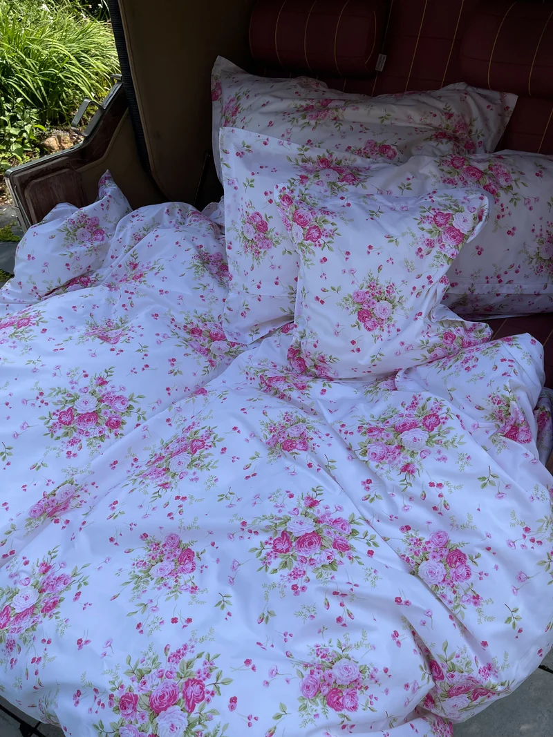 Luxus Bettwäsche Rosalyn aus Mako Satin – floral beige mit Volant, Made in Germany